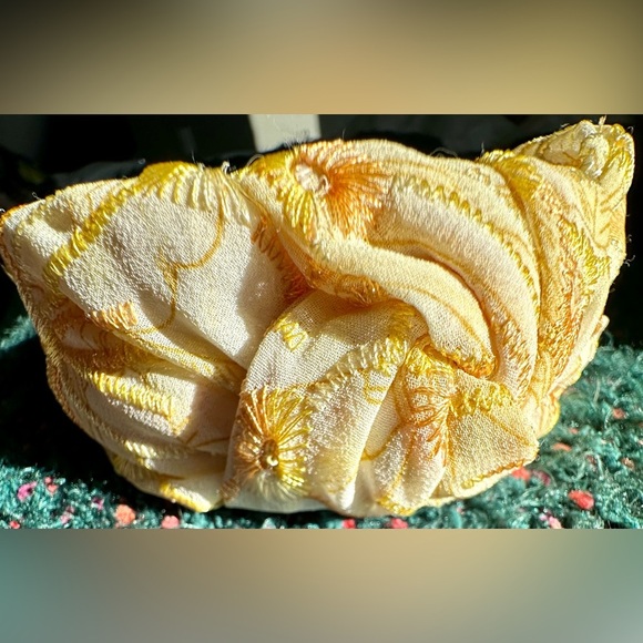 ‼️RARE‼️🎸ANTHROPOLGIE🎸🔥NWOT🔥Yellow Embroidered Sunburst Headband - Picture 2 of 16